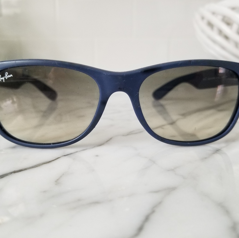 Ray-Ban New Wayfarer sunglasses in navy blue